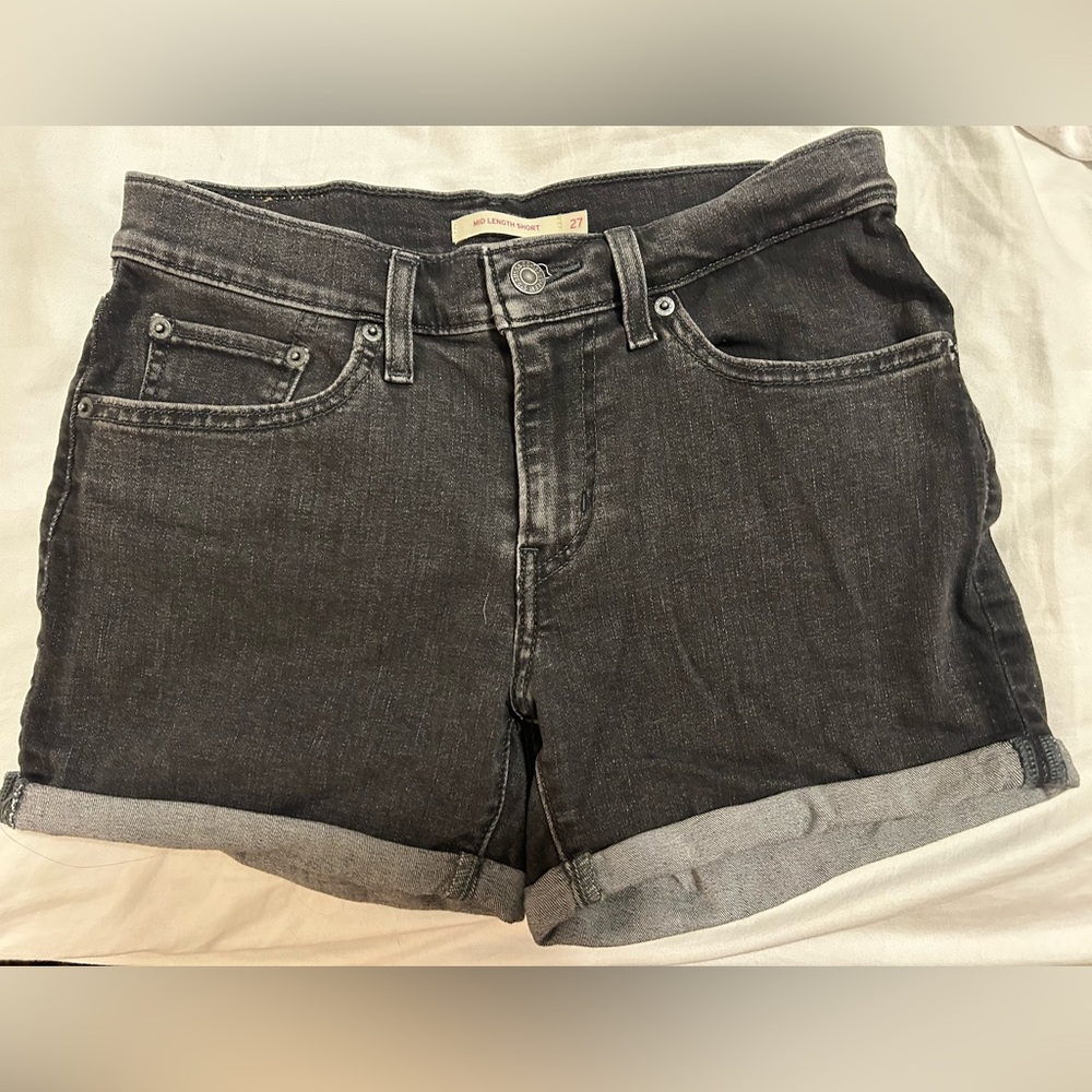 Levi’s Mid Length Denim Shorts – Black Wash – Women’s Size 27